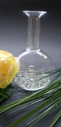 Vaas met glazen balletjes voor Ã©Ã©n bloem. Kan met water en bloem gevuld worden â‚¬ 24,95 (1)